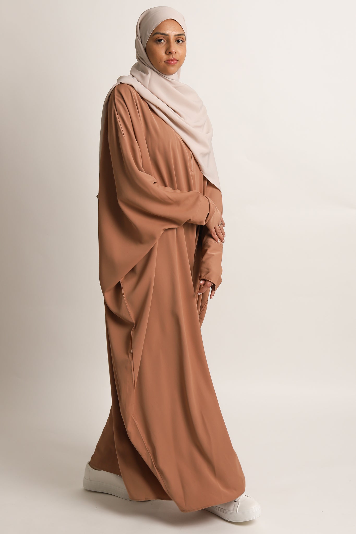 Plain Farasha with Zip Closure - Mocha