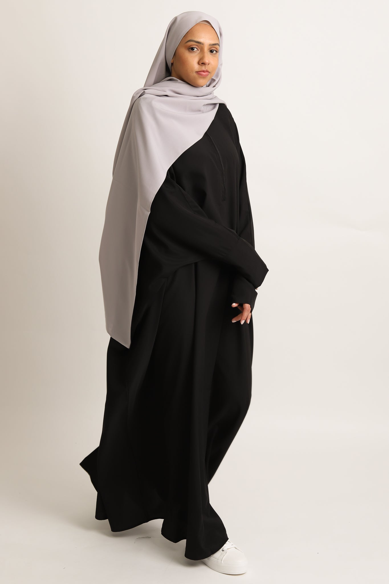 Plain Farasha with Zip Closure - Black