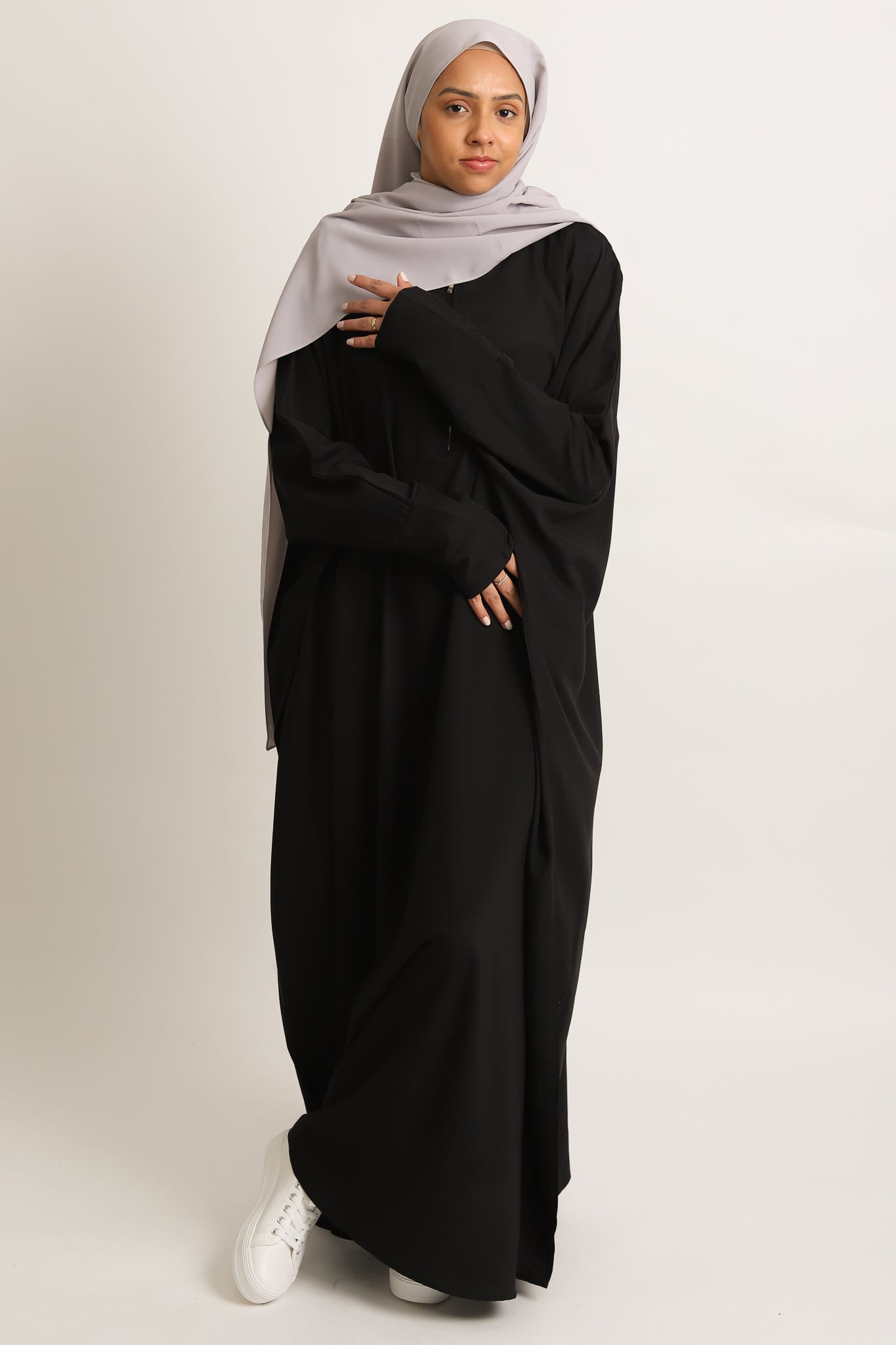 Plain Farasha with Zip Closure - Black
