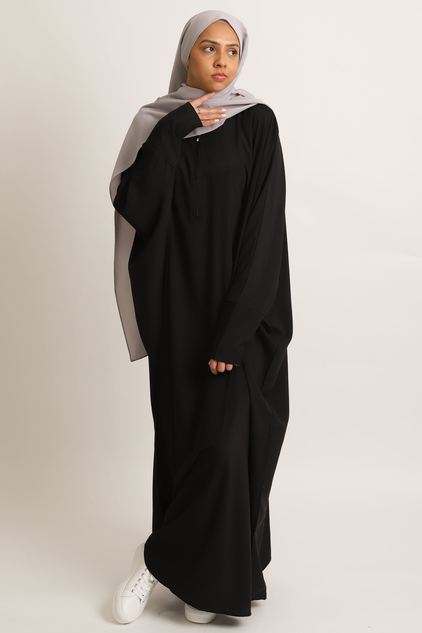 Plain Farasha with Zip Closure - Black