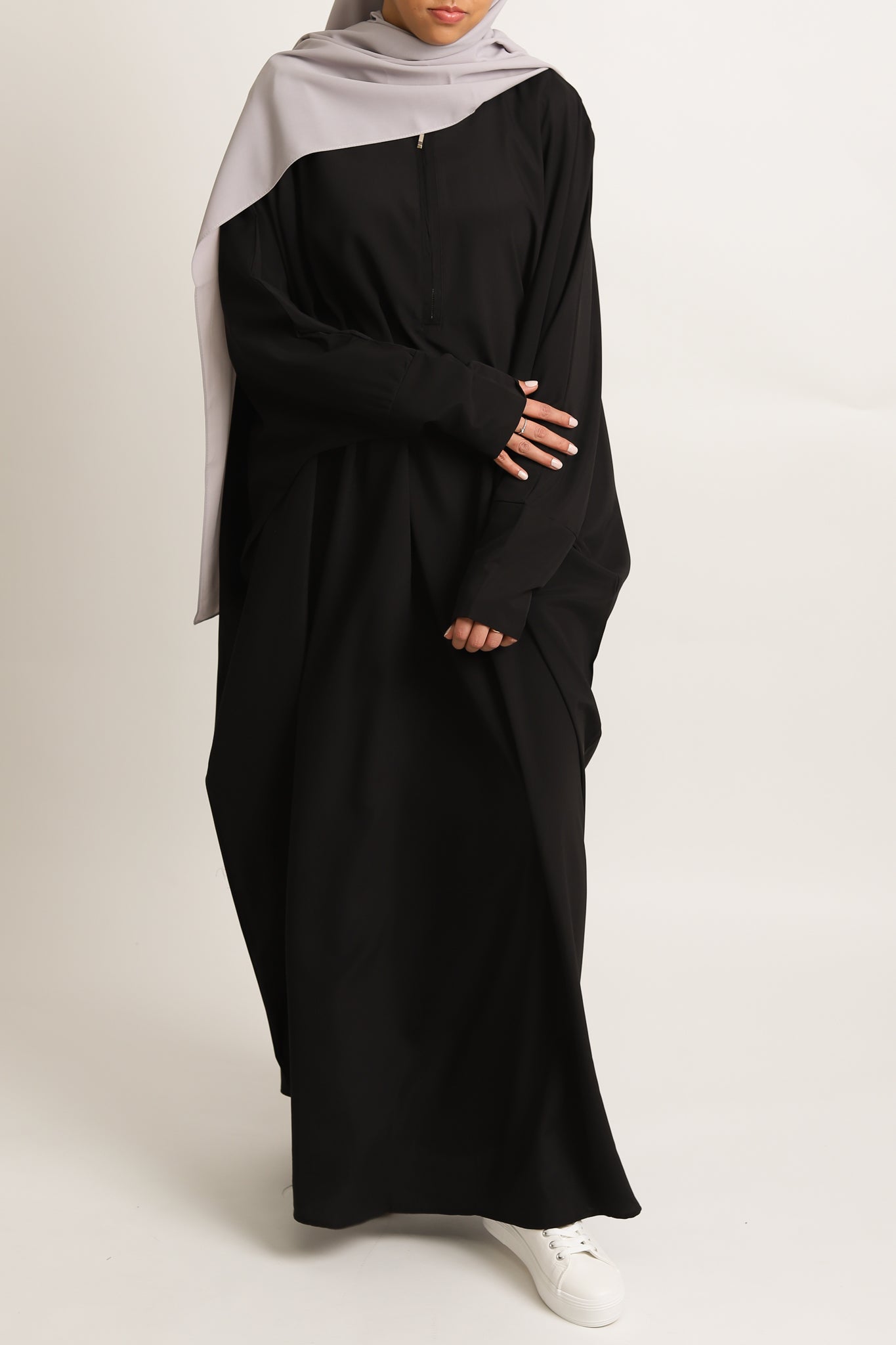 Plain Farasha with Zip Closure - Black