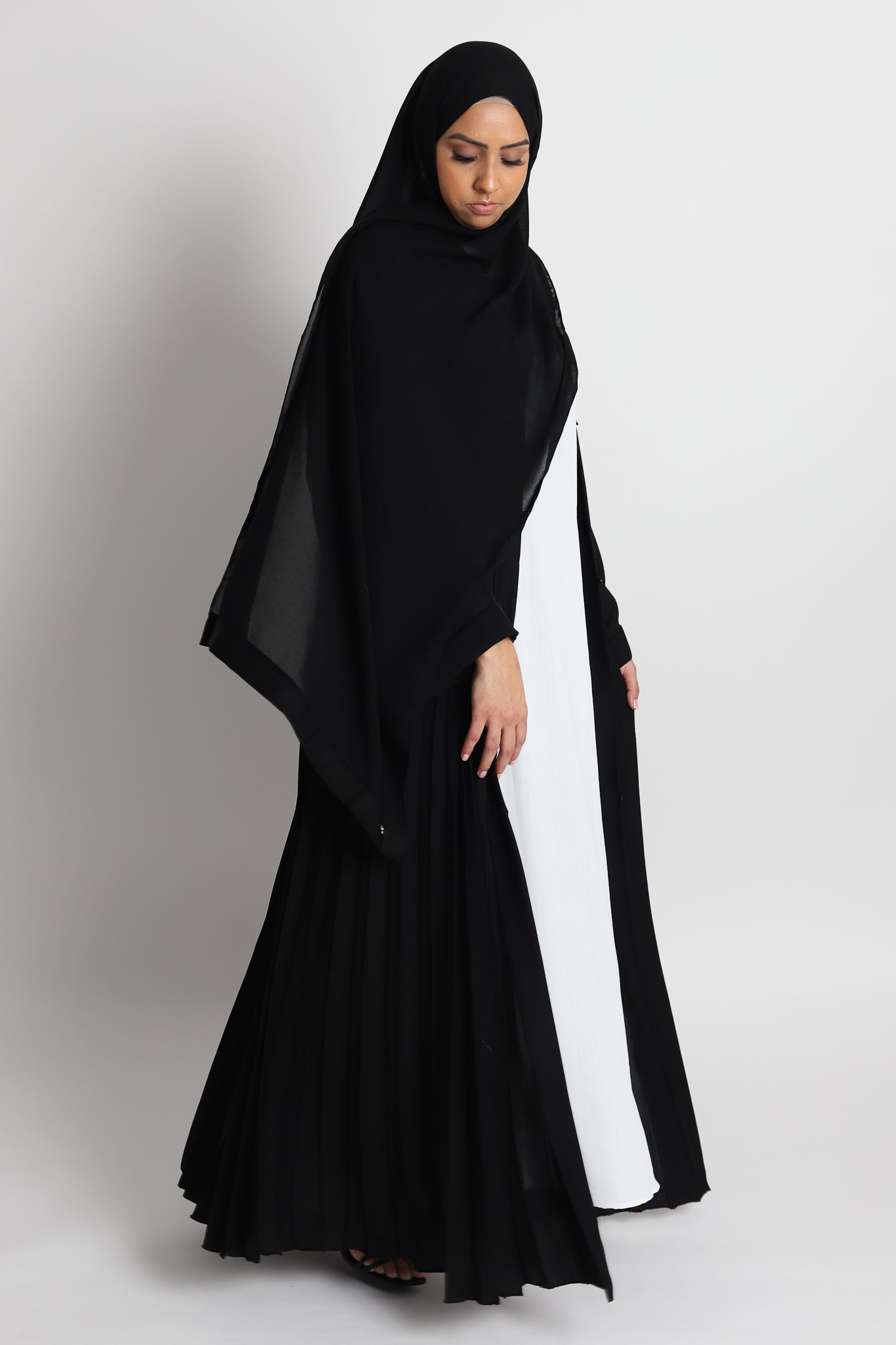 Raneem Pleated Open Abaya